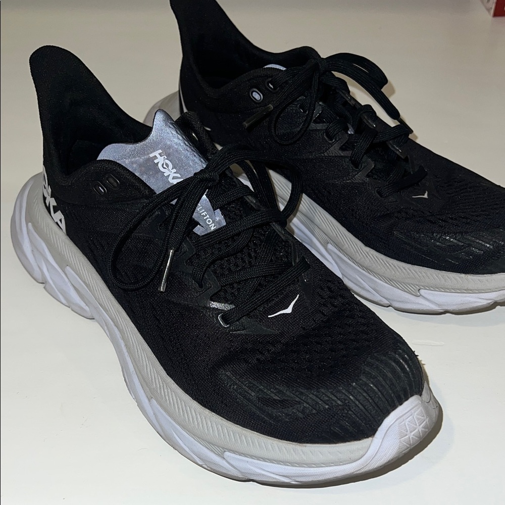 HOKA CLIFTON SIZE 8.5 👟🩶🖤🤍